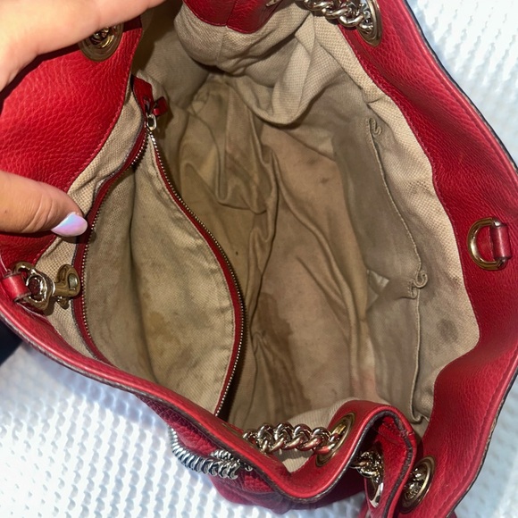 Real Gucci red handbag. Used but in good- worn condition. - Picture 4 of 9